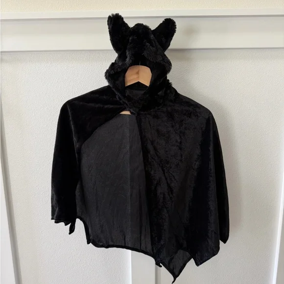 Kids' Bat Halloween Costume Capelet One Size Fits Most - Hyde & EEK! Boutique™ - Picture 1 of 5